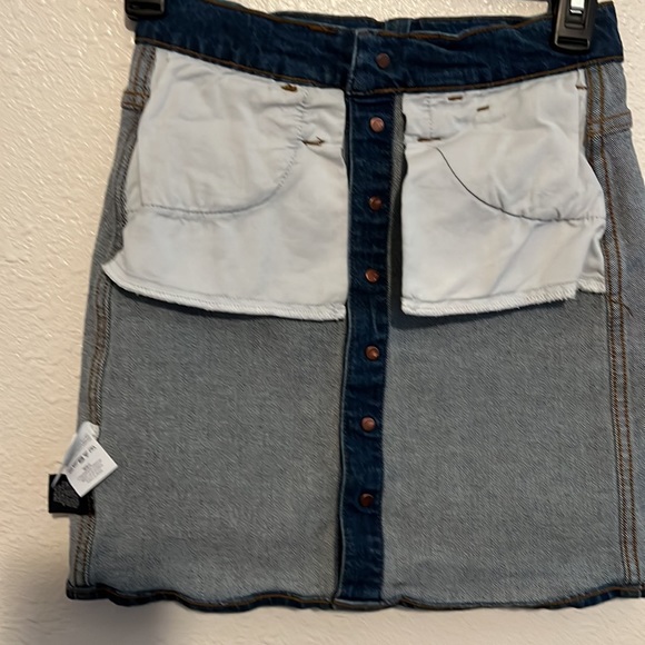 Madewell women’s denim skirt . - Picture 5 of 11